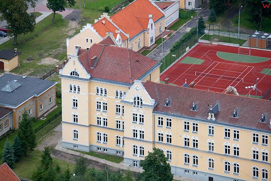 Lotnicze, EU, PL, warm-maz. Budynek bylej, niemieckiej szkoly podoficerskiej, obecnie gimnazjum w Bartoszycach.
